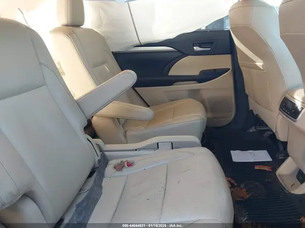 5TDJZRFH9HS517253 2017 TOYOTA HIGHLANDER - Image 8