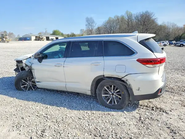 5TDJZRFH9HS518886 2017 TOYOTA HIGHLANDER - Image 2