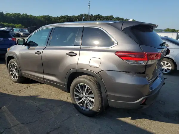 5TDJZRFH9HS520704 2017 TOYOTA HIGHLANDER - Image 2