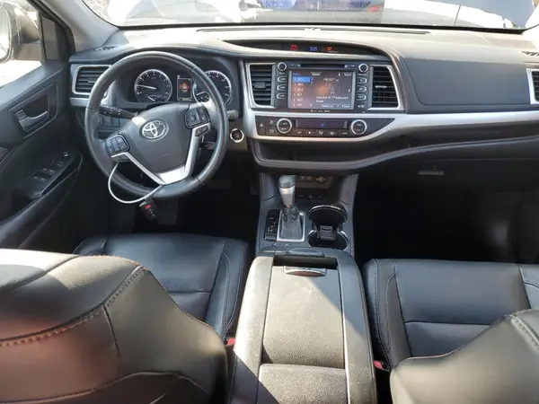 5TDJZRFH9HS520704 2017 TOYOTA HIGHLANDER - Image 8