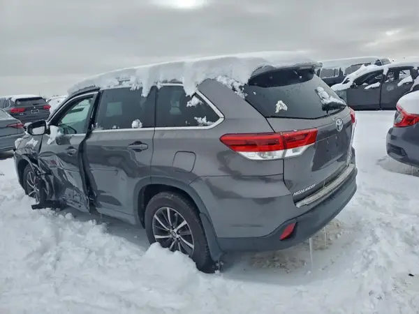 5TDJZRFH9HS521643 2017 TOYOTA HIGHLANDER - Image 2