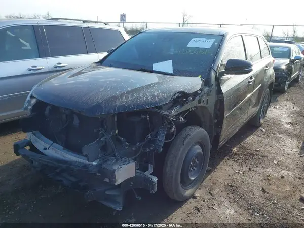 5TDJZRFH9HS522162 2017 TOYOTA HIGHLANDER - Image 2