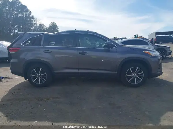5TDJZRFH9HS522386 2017 TOYOTA HIGHLANDER - Image 4