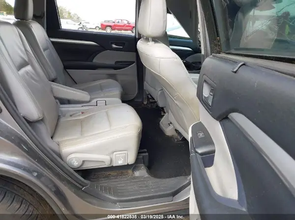 5TDJZRFH9HS522386 2017 TOYOTA HIGHLANDER - Image 8