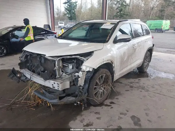 5TDJZRFH9JS485720 2018 TOYOTA HIGHLANDER - Image 2