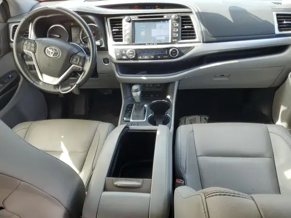 5TDJZRFH9JS486835 2018 TOYOTA HIGHLANDER - Image 8