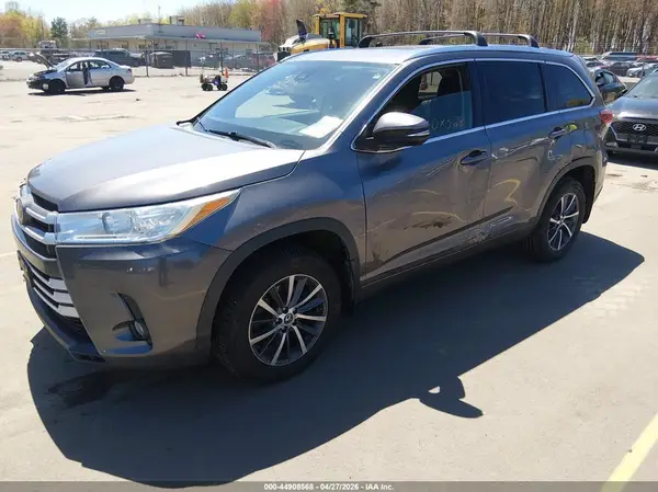 5TDJZRFH9JS486897 2018 TOYOTA HIGHLANDER - Image 2