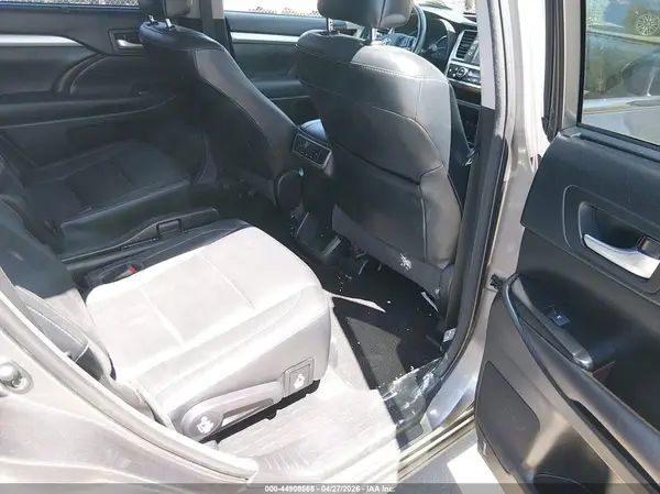 5TDJZRFH9JS486897 2018 TOYOTA HIGHLANDER - Image 8