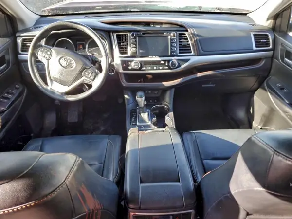 5TDJZRFH9JS487905 2018 TOYOTA HIGHLANDER - Image 8