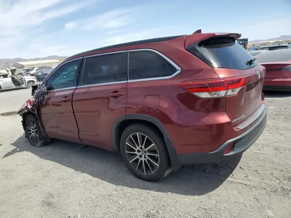 5TDJZRFH9JS490464 2018 TOYOTA HIGHLANDER - Image 2