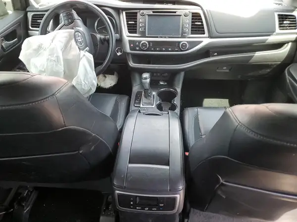 5TDJZRFH9JS490464 2018 TOYOTA HIGHLANDER - Image 8