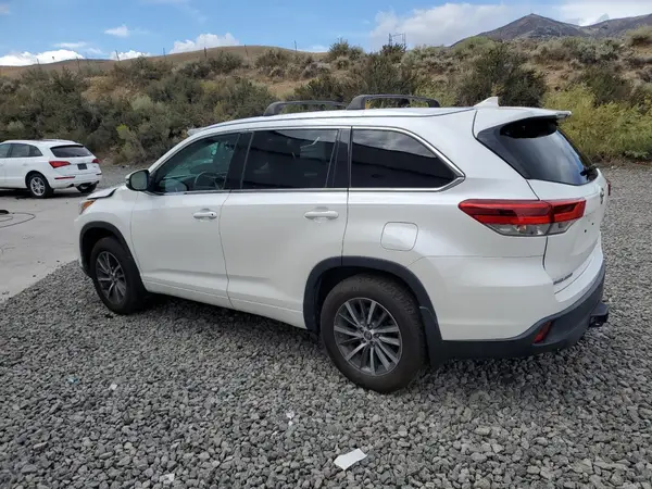 5TDJZRFH9JS493025 2018 TOYOTA HIGHLANDER - Image 2