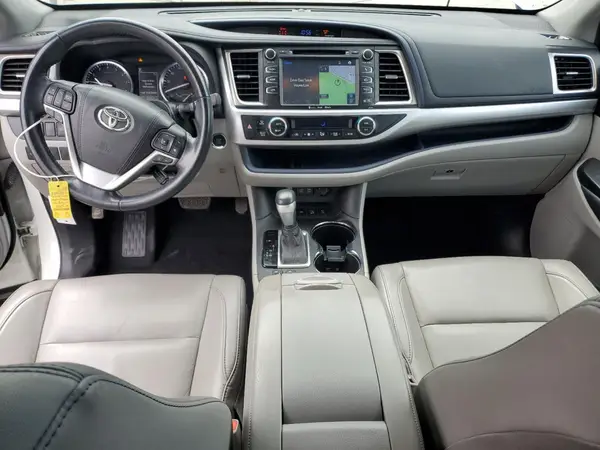 5TDJZRFH9JS493025 2018 TOYOTA HIGHLANDER - Image 8