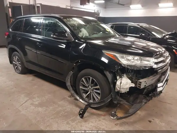 5TDJZRFH9JS494224 2018 TOYOTA HIGHLANDER - Image 1