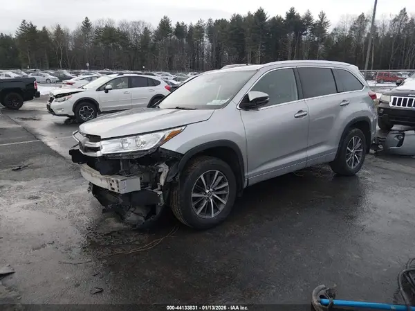 5TDJZRFH9JS523771 2018 TOYOTA HIGHLANDER - Image 2