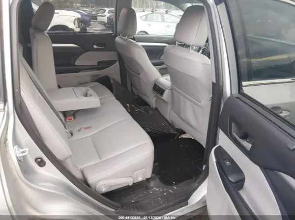 5TDJZRFH9JS523771 2018 TOYOTA HIGHLANDER - Image 8
