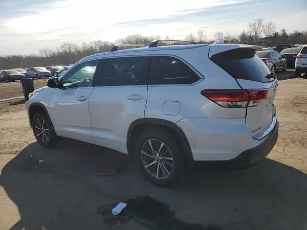 5TDJZRFH9JS524497 2018 TOYOTA HIGHLANDER - Image 2