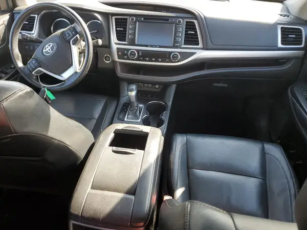 5TDJZRFH9JS524497 2018 TOYOTA HIGHLANDER - Image 8