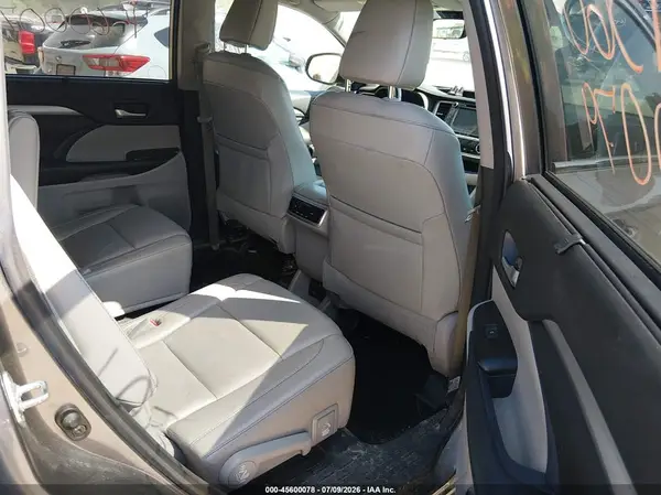 5TDJZRFH9JS527982 2018 TOYOTA HIGHLANDER - Image 8