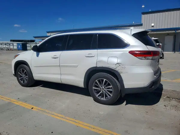 5TDJZRFH9JS528095 2018 TOYOTA HIGHLANDER - Image 2