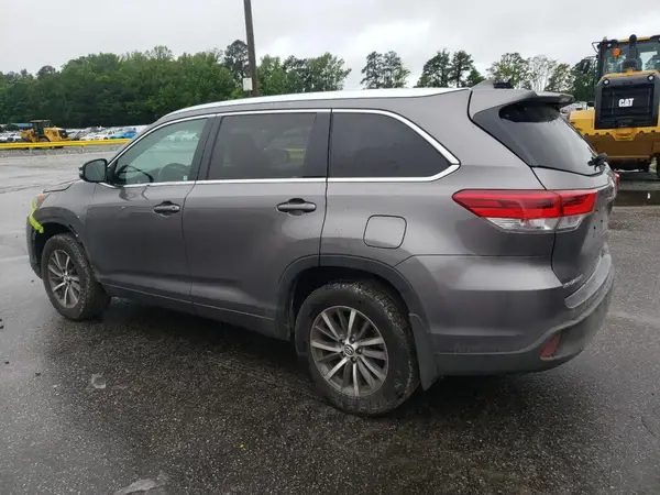 5TDJZRFH9JS528291 2018 TOYOTA HIGHLANDER - Image 2