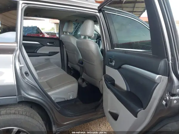 5TDJZRFH9JS530638 2018 TOYOTA HIGHLANDER - Image 8