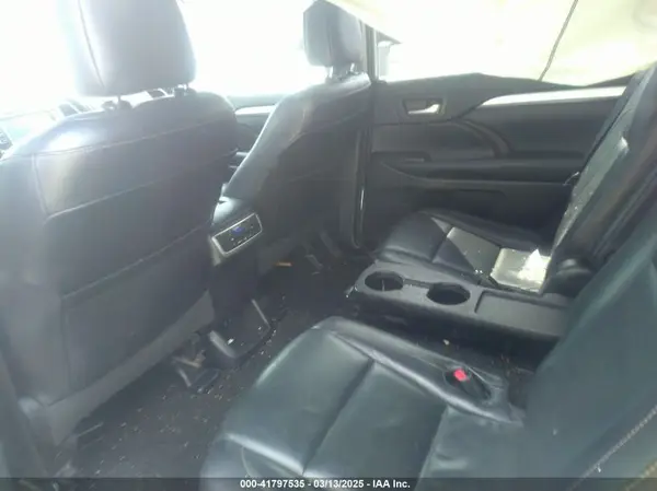 5TDJZRFH9JS530672 2018 TOYOTA HIGHLANDER - Image 8