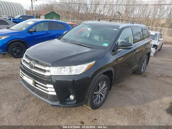 5TDJZRFH9JS531465 2018 TOYOTA HIGHLANDER - Image 2