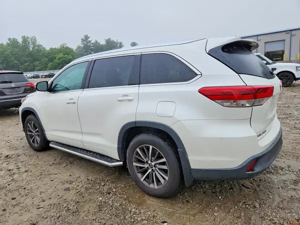 5TDJZRFH9JS532891 2018 TOYOTA HIGHLANDER - Image 2
