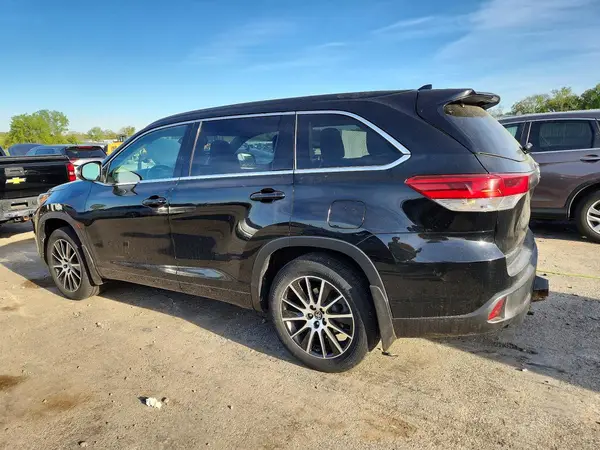 5TDJZRFH9JS535225 2018 TOYOTA HIGHLANDER - Image 2
