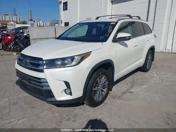5TDJZRFH9JS539064 2018 TOYOTA HIGHLANDER - Image 2