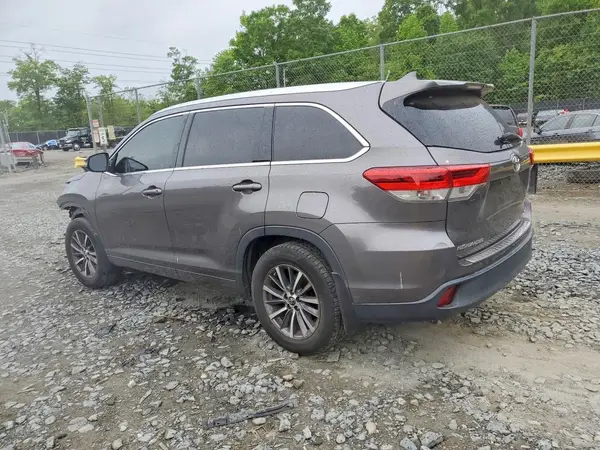 5TDJZRFH9JS540800 2018 TOYOTA HIGHLANDER - Image 2