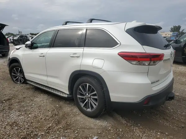 5TDJZRFH9JS541056 2018 TOYOTA HIGHLANDER - Image 2