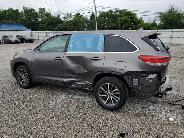 5TDJZRFH9JS541865 2018 TOYOTA HIGHLANDER - Image 2