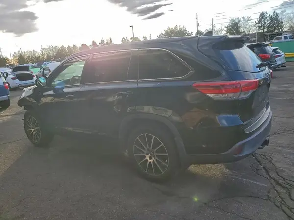 5TDJZRFH9JS545284 2018 TOYOTA HIGHLANDER - Image 2