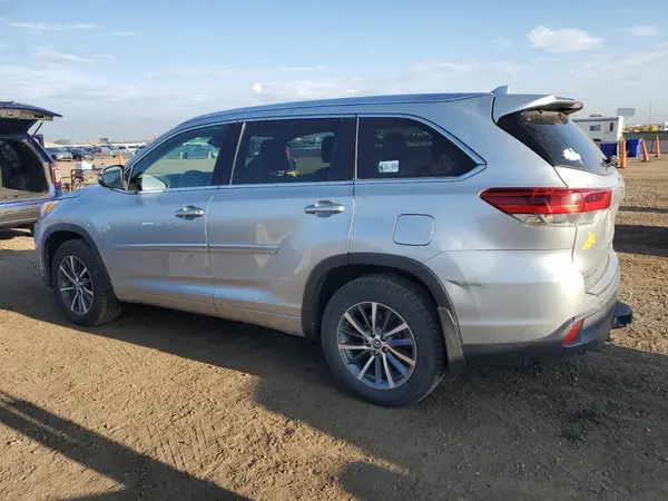 5TDJZRFH9JS545902 2018 TOYOTA HIGHLANDER - Image 2