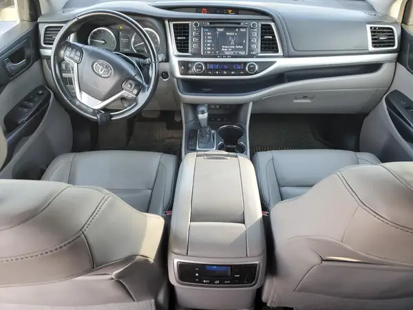 5TDJZRFH9JS545902 2018 TOYOTA HIGHLANDER - Image 8