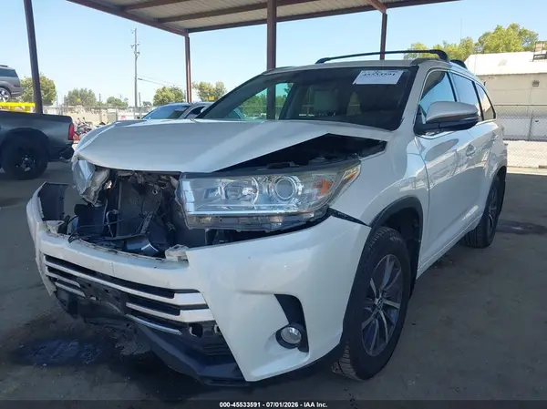 5TDJZRFH9JS548640 2018 TOYOTA HIGHLANDER - Image 2