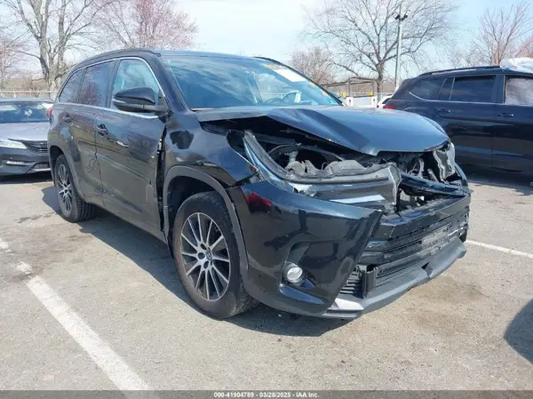 5TDJZRFH9JS551134 2018 TOYOTA HIGHLANDER - Image 1