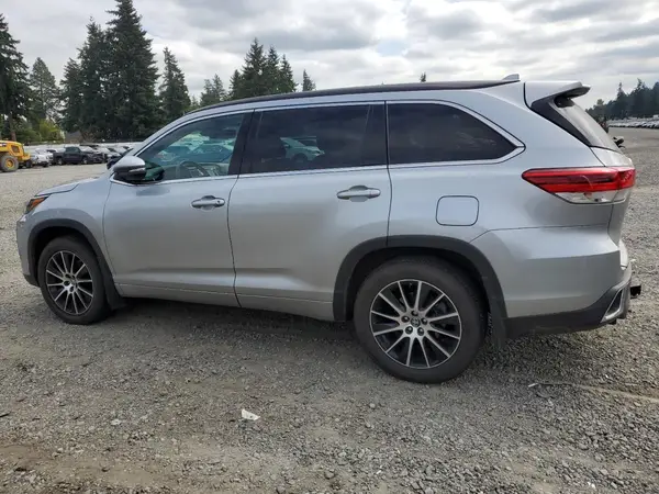 5TDJZRFH9JS552087 2018 TOYOTA HIGHLANDER - Image 2