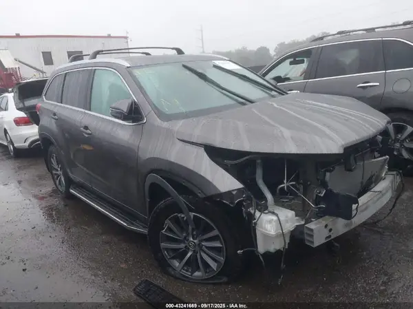 5TDJZRFH9JS553627 2018 TOYOTA HIGHLANDER - Image 1