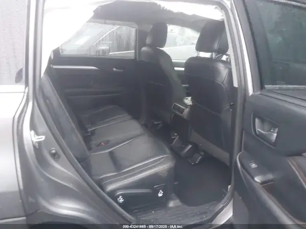 5TDJZRFH9JS553627 2018 TOYOTA HIGHLANDER - Image 8