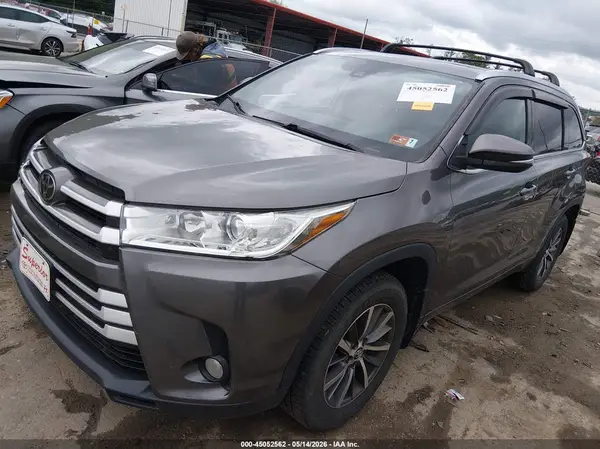 5TDJZRFH9JS554308 2018 TOYOTA HIGHLANDER - Image 2