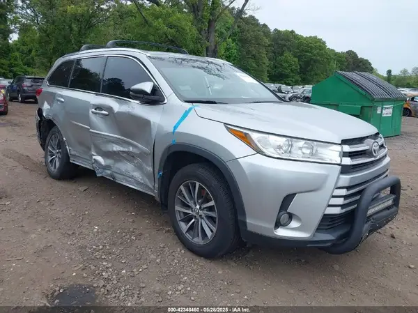 5TDJZRFH9JS554891 2018 TOYOTA HIGHLANDER - Image 1