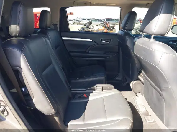 5TDJZRFH9JS555040 2018 TOYOTA HIGHLANDER - Image 8