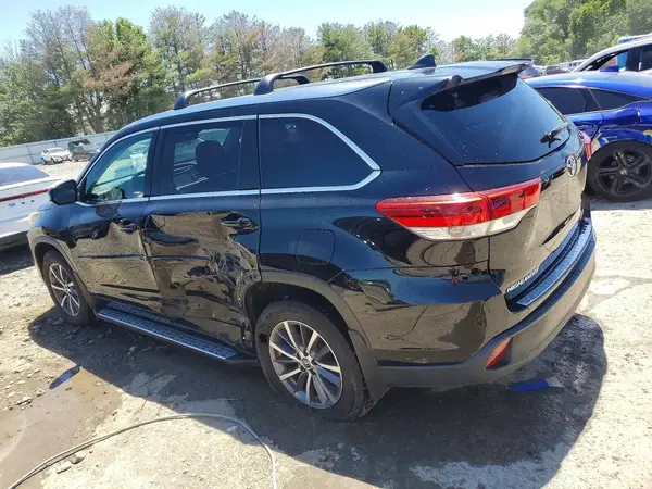 5TDJZRFH9JS555457 2018 TOYOTA HIGHLANDER - Image 2