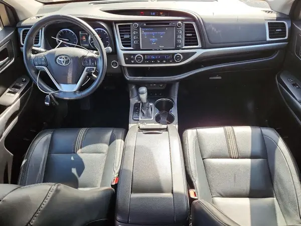 5TDJZRFH9JS560027 2018 TOYOTA HIGHLANDER - Image 8