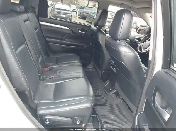 5TDJZRFH9JS561503 2018 TOYOTA HIGHLANDER - Image 8