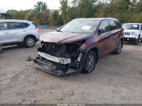 5TDJZRFH9JS805473 2018 TOYOTA HIGHLANDER - Image 2