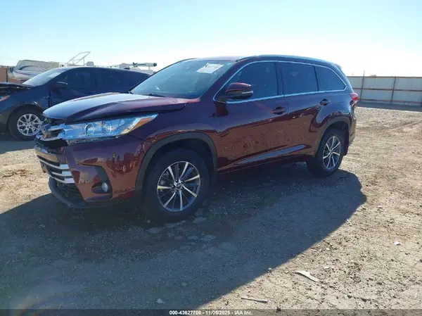 5TDJZRFH9JS809846 2018 TOYOTA HIGHLANDER - Image 2